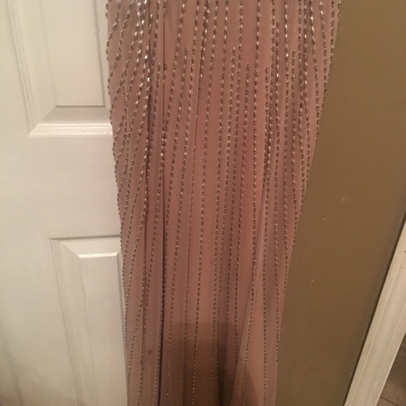 Elegant dress - Picture 7 of 8